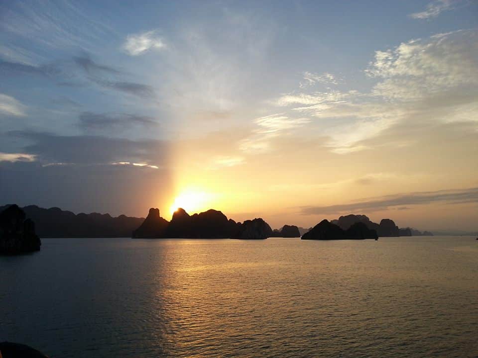 HALONG BAY 2 DAYS 1 NIGHT WITH PARADISE LUXURY CRUISE